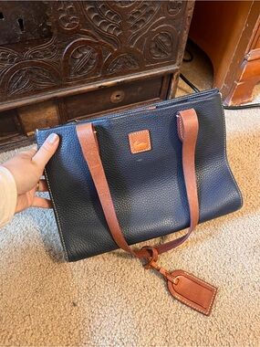Rare Dooney & Bourke Navy Pebbled Leather Tote with Brown Straps